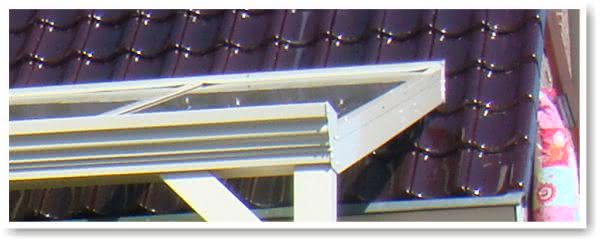 Befestigungdes Terrassendaches aus Alu auf dem Dach
