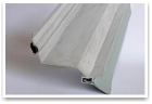 Optional gegen Aufpreis: Aluminium-Dachanschlußleiste mit Gummilippe